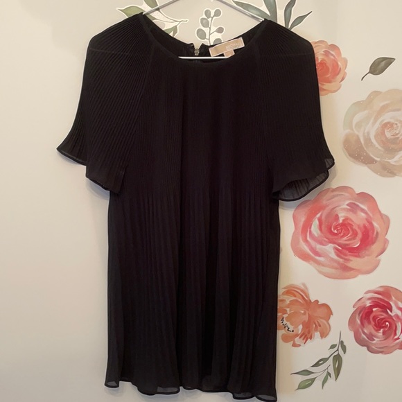 Michael Kors black shiffon pleated short sleeve top - Picture 1 of 4